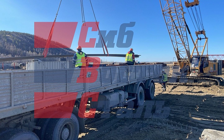 Разгрузка металлопроката на стройплощадке