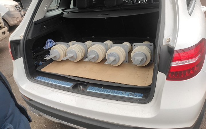 Изолятор проходной ИПУ 10/630 7,5 УХЛ1 квадратный фланец