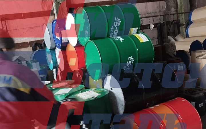 Бочка металлическая 200л бу с крышкой